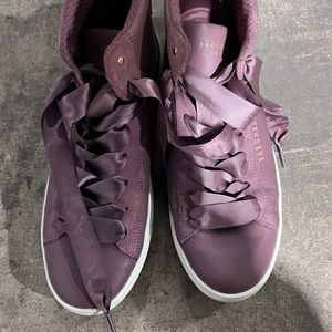 Womens Skechers sneakers